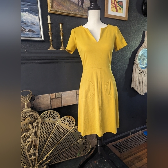 Boden mod yellow 💛 side pocket short sleeve split neck ponte dress sz small 4 - Picture 1 of 10